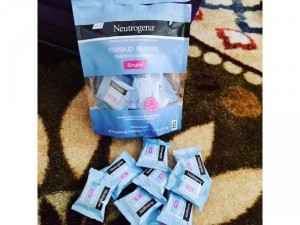Khăn ướt tẩy trang Neutrogena Makeup Remover của Mỹ
