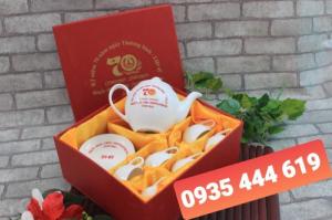 Sản xuất ấm trà in logo Đại hội Đảng tại Huế