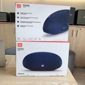 Với loa thông minh JBL Playlist, bạn có thể phát nhạc trực tiếp từ ứng dụng Spotify tới các thiết bị điện tử như loa, máy tính xách tay hay TV và dễ dàng thực hiện các thao tác điều khiển thông qua ứng dụng Spotify. Ngoài Spotify, loa tích hợp chọn từ hàng triệu bài hát từ các dịch vụ âm nhạc như: Pandora, Google Play âm nhạc, TuneIn và iHeartRadio hoặc bắt kịp sự kiện hiện tại với podcast NPR.