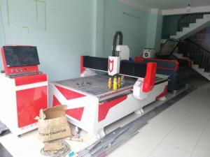 Máy CNC 1325 cắt quảng cáo tại Hồ Chí Minh