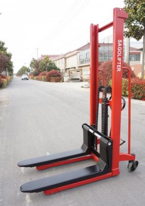 xe nâng tay cao chân hẹp