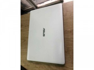 Laptop đã qua sử dụng Asus X502c i3-3217u ram 4 màn 15,6 bao zin tặng túi , chuột không dây, lót chuột