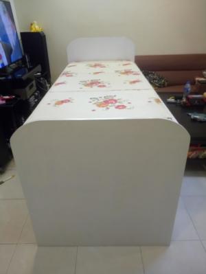 Giường gỗ dùng cho Spa còn rất mới .