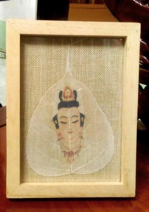 Tranh Phật in lên gân lá bồ đề