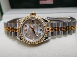 ROLEX DATE JUST NỮ
Hàng chính hãng, sản xuất và lắp giáp tại Malaysia, hình mới chụp tại shop, new 100%, fullbox, máy cơ Miyota, automatic - chạy tự động. Còn thẻ bảo hành 24 tháng. Giá bán hiện tại bên Malaysia 917USD. Giá bán sale còn 275USD