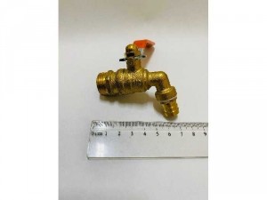Vòi nước gắn tường phi 21