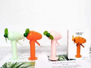Quạt mini cầm tay hình cà rốt