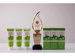 Sữa rửa mặt tinh chất bạc hà
