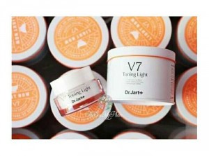 Kem Dưỡng Da V7 Toning Light