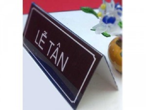 Bảng chức danh mica đế dày 10li - công ty Tân Mỹ Long