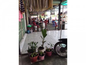 Ban kiot mat tien cho