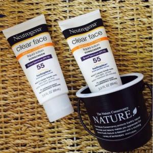 Kem chống nắng dành riêng cho mặt Neutrogena Clean Face SPF 55 (Mỹ): 200k/tuýp 88ml, date 2022
- Kem chống nắng neutrogena clear face spf 55 là kem chống nắng được thiết kế dành riêng cho da mặt, đặc biệt phù hợp với làn da nhạy cảm/da hỗn hợp/dầu/mụn.
- Được kiểm nghiệm dưới sự giám sát của các chuyên gia da liễu