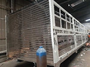 MUA BÁN XE TẢI - GIA CÔNG THÙNG XE TẢI