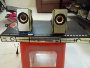Đầu DVD 3813A kiêm amply có loa .