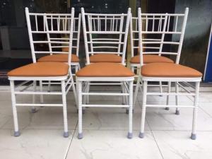 Ghế nhà hàng có nệm giá rẻ tại xưỡng sản xuất..