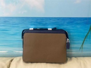 Cặp da thật 100% của hiệu Christian Dior