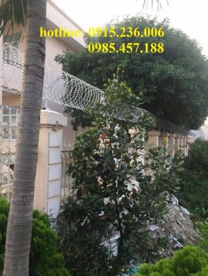 Thi công hàng rào thép gai hình dao - Nhật Minh Hiếu mới 100%