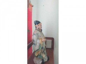 Tượng gốm men rạn Khổng Minh