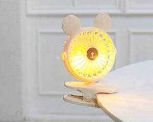 Quạt chân kẹp: 110k/cái
> Chân kẹp chân đứng đều được, quạt xoay linh hoạt 360 độ
> Tích hợp đèn Led
> Chạy êm với 3 tốc độ gió.
> Pin 2000mah cho thời gian sử dụng lên đến 3h