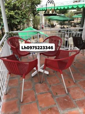Cần thanh lý gấp 50 bộ bàn ghế dùng cho quán cafe giá cực rẻ, bao vẩn chuyển.