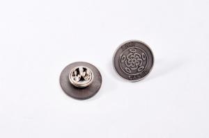 Huy hiệu cài áo in ấn logo tương hiệu