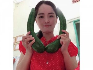 Bơ 034. Nữ hoàng chân dài