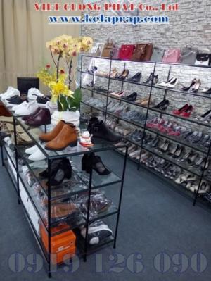 Kệ Giày Dép sang trọng cho shop và gia đình. Khung kệ lắp ráp. Mặt kính 5mm.