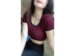 Áo croptop viền đen