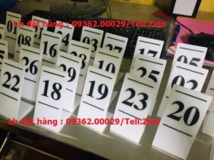 Cung cấp thẻ số bàn quán cafe chất liệu mica, kệ chữ A, chữ L in UV