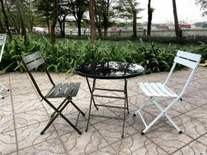 Bàn ghế sắt mỹ nghệ nhiều màu rẻ và đẹp