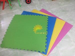 Thảm xốp lót sàn nhiều màu sắc cho trường lớp mầm non, gia đình