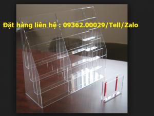 Kệ mica để sản phẩm mẫu trưng bày, kệ đựng tờ rơi , tài liệu A4