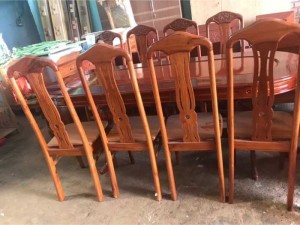 Bàn ăn hình Oval mặt gõ