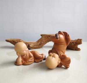 Bộ 02 chú tiểu an nhiên áo nâu mẫu nằm