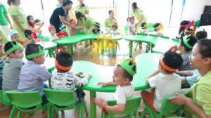 Chuyên cung cấp bàn nhựa hình vòng cung cho bé mẫu giáo, mầm non