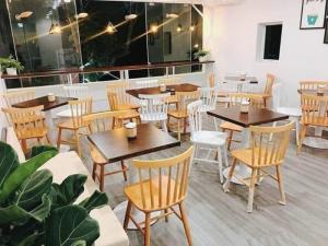 Thanh lý gấp 30 bộ ghế gỗ..