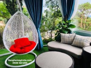 Xích đu nhựa giả mây sân vườn