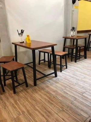Bàn ghế gỗ chăn sắt dành cho các quán ăn gia đình và quán nhậu
