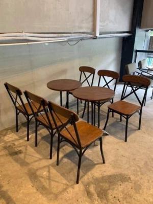 Bàn ghế gỗ chăn sắt dành cho các quán ăn gia đình và quán nhậu