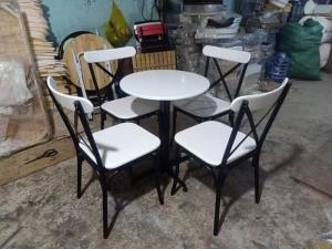 Bàn ghế sắt đủ màu ngồi êm và sang giá tại xưởng..
