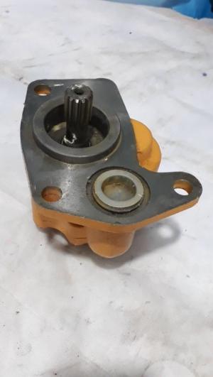 Bơm hộp số D65ex