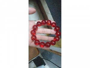Vòng tay hổ phách huyết đỏ