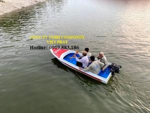 Thuyền nhưa : Lắp máy từ 6 - 20 hp