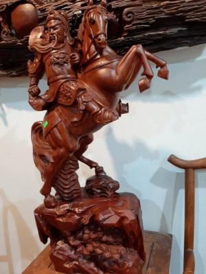 Tượng gỗ Quan Công cưỡi ngựa