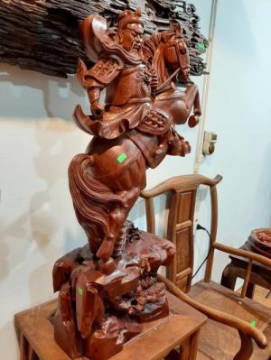 Tượng gỗ Quan Công cưỡi ngựa