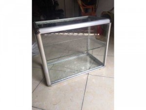 Tủ kính dày như hình chụp mới 100%