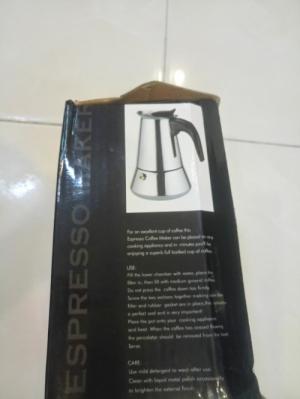 Ly pha cafe bằng hơi nước .