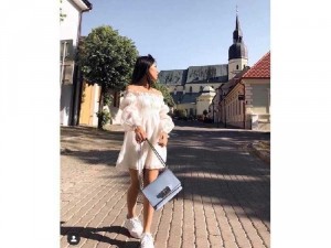 Đầm váy nữ trắng xòe bẹt vai tay phồng