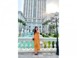 Đầm váy nữ maxi vàng 2 dây cột vai