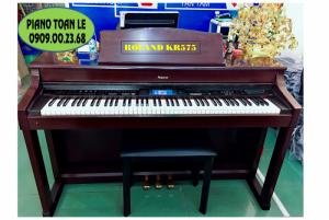 Piano roland kr-575